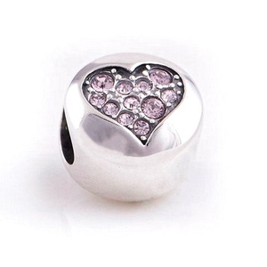 Venta al por mayor de metal a la moda personalizado dos lados cristal amor corazones fianza cuentas colgante <span class=keywords><strong>encanto</strong></span> accesorio DIY para la fabricación de pulseras - Product Image 3