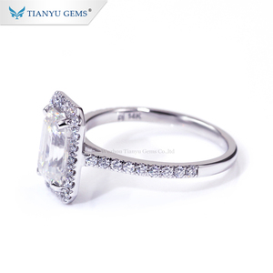 Gemas Tianyu. Anillo <span class=keywords><strong>Solitario</strong></span> con Halo de Moissanita Corte Esmeralda de 3 Quilates DEF, Oro Blanco Sólido de 14K/18K - Product Image 2