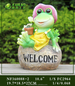 Statua di rana a grandezza naturale, ornamento da giardino in stile cartone animato - Product Image 6