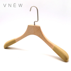 Chất Lượng Cao Móc Áo Tùy Chỉnh Vai Nhung Đổ Xô Non Trượt Gỗ Quần Áo Móc Áo - Product Image 3