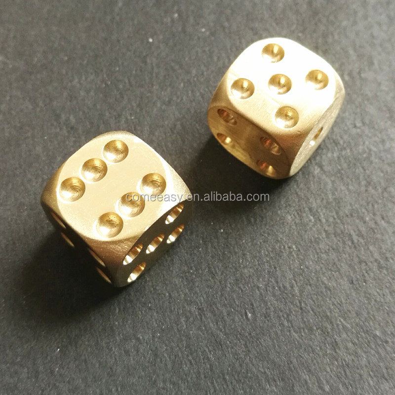 E (color dorado 1 unidad)