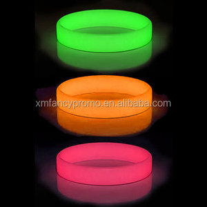 Pulsera luminosa de silicona con logotipo personalizado, pulseras que brillan en la oscuridad - Product Image 1
