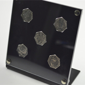 Nghiêng màu đen trở lại <span class=keywords><strong>Acrylic</strong></span> đồng xu Bộ sưu tập hiển thị chủ 5 tiền xu <span class=keywords><strong>Acrylic</strong></span> lưu niệm đồng xu hiển thị đứng cho cửa hàng - Product Image 2
