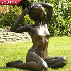 A Grandezza naturale Naturale Nudo Femminile Scultura In Bronzo Sexy Seduta Ragazza Statua