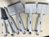 Micropipette automatique à volume réglable Globalroll 200 µl 1000 µl avec embouts en plastique, certifiée CE EN ISO13485 pour usage en laboratoire intensif