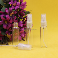 Vente en gros usine : Flacon tubulaire en verre de 10 ml pour huile de parfum avec capuchon pulvérisateur à vis en plastique, atomiseur de poche, sérigraphié et givré