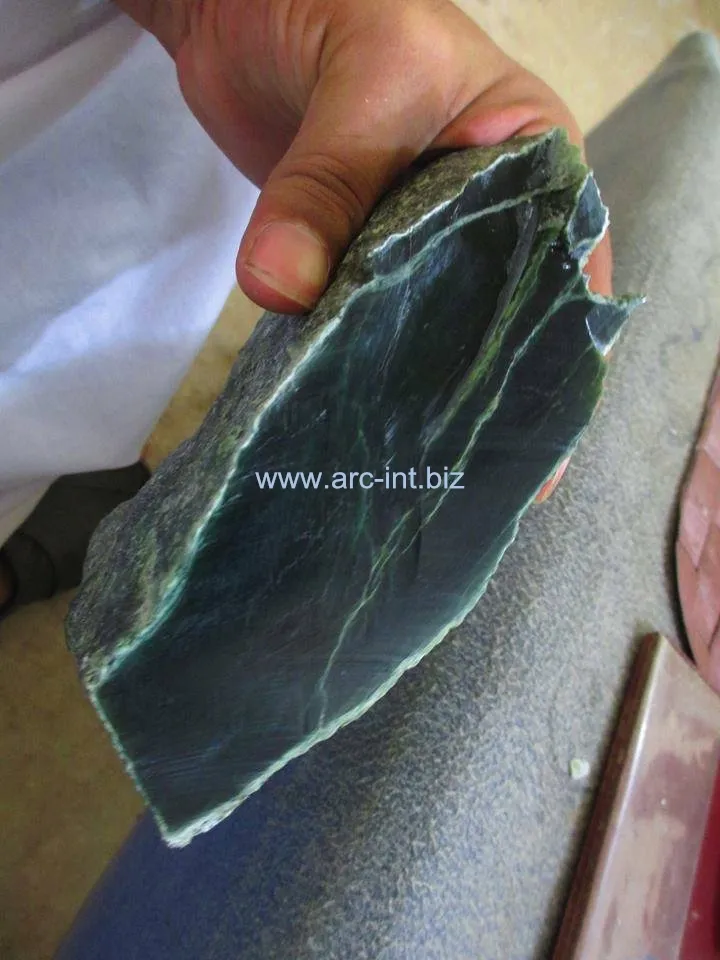 Batu Giok Nephrite Kasar