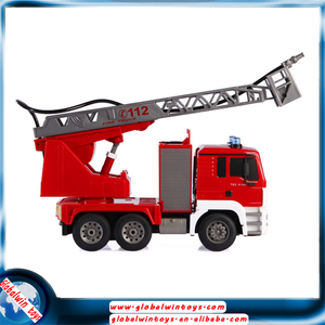 1:20 2.4 GHz rc camion de pompiers avec simulational arrosage et <span class=keywords><strong>son</strong></span> et lumière et travail station 660-degree rotation - Product Image 4