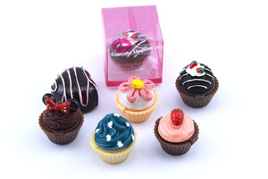 Offre Spéciale 6 couleurs mignon gâteau forme outils de maquillage brillant à lèvres mat personnalisé - Product Image 5