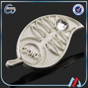 Ghim Ve Áo Kim Loại Bạc Đôi Cánh Kim Loại Biểu Tượng Tùy Chỉnh 2023 - Product Image 6