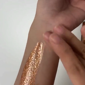 Free Sample <strong>Professional</strong> Makeup Born to <strong>Glow</strong> Liquid Illuminator Bronze Body Shimmering Oil - Product Image 5