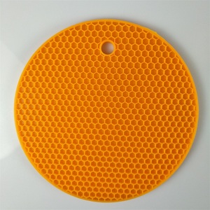 Tapete de Silicona de Grado Alimenticio, Antideslizante, Resistente al Calor, Ecológico, con Diseño de Panal de Abeja, Redondo, de 18 cm de Diámetro, Colorido - Product Image 5