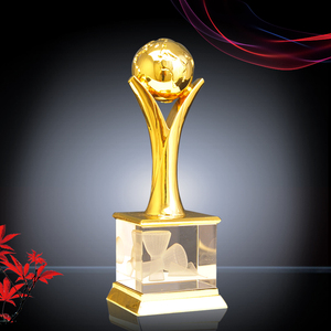 Trofeo de metal con base de cristal, trofeo de oro - Product Image 1