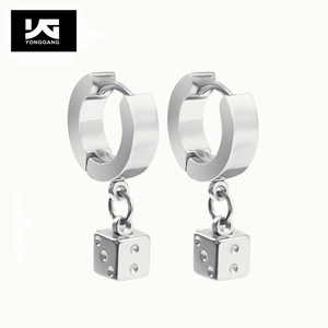 <span class=keywords><strong>Orecchini</strong></span> <span class=keywords><strong>da</strong></span> <span class=keywords><strong>uomo</strong></span> in acciaio inossidabile placcato oro nero a cerchio pendente con fulmini stile religioso elegante - Product Image 3