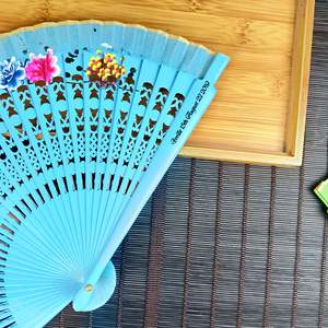 [أنا من معجبيك] مروحة يدوية على الطراز الأوروبي مرسومة يدويًا على الطراز الإسباني، مروحة خشبية مجوفة قابلة للطي للزفاف يمكن تخصيصها - Product Image 5