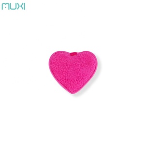 Cuscinetti per la pulizia del viso in microfibra con etichetta privata a forma di cuore riutilizzabili lavabili struccanti lavorati a maglia