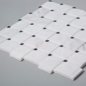Mosaico de Mármol Blanco Carrara 3D con Diseño de Cesta y Puntos Negros de Nero Marquina - Product Image 3