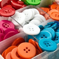 Produsen Label Jahit Dibuat Sesuai Pesanan Mewah Warna-warni Kancing Resin Plastik Hijau dan Biru untuk Pakaian Anak-anak