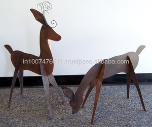 Escultura de ciervo de metal hecha a mano para la decoración elegante del hogar y el jardín - Product Image 1