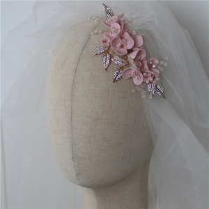 Feuille d'or faite à la main femmes peignes à cheveux rose Floral bijoux en céramique pour les mariages strass perlé bandeaux de mariée Style de mode - Product Image 6