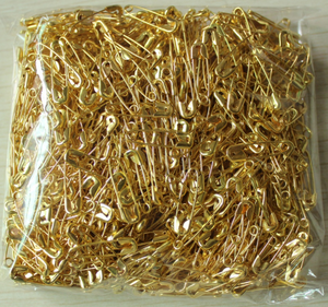 Les <span class=keywords><strong>épingle</strong></span>s de sûreté dorées de <span class=keywords><strong>petite</strong></span> taille de bonne qualité - Product Image 5