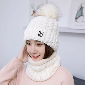 Ensemble deux pièces <span class=keywords><strong>bonnet</strong></span> <span class=keywords><strong>et</strong></span> écharpe pour <span class=keywords><strong>femme</strong></span> d'hiver avec <span class=keywords><strong>pompon</strong></span> - Product Image 3