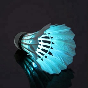 Konford popolare personalizzato incandescente nel buio LED volano ad alte prestazioni palle di Nylon ad alte prestazioni da <span class=keywords><strong>Badminton</strong></span> dal produttore cinese - Product Image 4