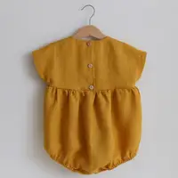 Gros Bambins Lin Bébé Barboteuse Bouton À La Mode Enfants Vêtements couleur jaune bébé barboteuse lin barboteuse bébé vêtements