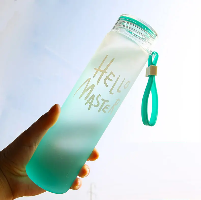 زجاجة مياه كريستالية ملونة مرصعة بالألماس, زجاجة مياه زجاجية مقوسة على شكل للمدرسة مرصعة بالألماس ، تصلح كهدية ترويجية مع مقبض لليد