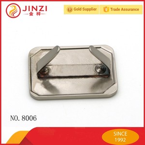 Matériau en alliage de Zinc petit logo gravé Custom made métal logo charms - Product Image 3