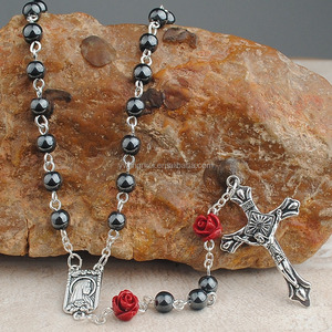 Perles rondes <span class=keywords><strong>en</strong></span> hématite de 6mm avec perles de rose de corail de 8mm Chapelet catholique avec sac <span class=keywords><strong>en</strong></span> velours - Product Image 2