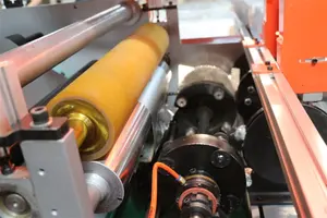 Semi automática de papel de aluminio rollo máquina de rebobinado para hacer pequeño rollo de rollo grande