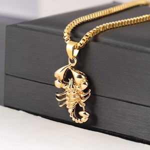 Collana da uomo con scorpione dorato, esagerata e di lusso, in metallo. - Product Image 6