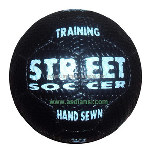 Balones de fútbol y Rugby callejeros negros cosidos a mano con logotipo impreso personalizado, 32 paneles, balones de fútbol de entrenamiento para Kick Back - Product Image 1