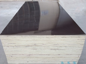 Entre los beneficios del Tablero terciado se puede destacar su moldaje formado de madera de pino, que posee un revestimiento con - Product Image 3