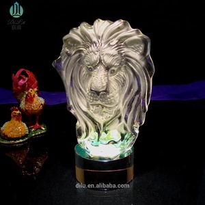 2018 Thiết Kế Mới 3D Laser Khắc Động Vật Pha Lê Lion Head Quà Tặng Lưu Niệm Giải Thưởng Tinh Thể Lion Trophy Nghệ Thuật Thủ Công - Product Image 6