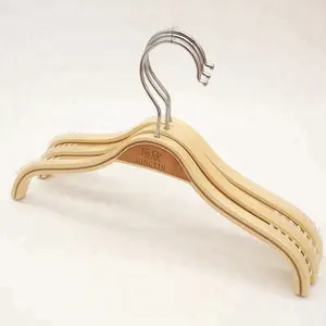 Percha antigua personalizada para niños, <span class=keywords><strong>colgador</strong></span> de ropa de <span class=keywords><strong>madera</strong></span> y plástico de Metal con antideslizante para ropa de bebé, conjunto de ropa para armario - Product Image 1