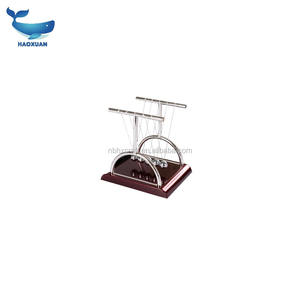 Berceau <span class=keywords><strong>de</strong></span> <span class=keywords><strong>Newton</strong></span> avec technique <span class=keywords><strong>de</strong></span> coulée en métal chromé Ensemble <span class=keywords><strong>de</strong></span> boules en métal élégant pour l'affichage et le divertissement - Product Image 2