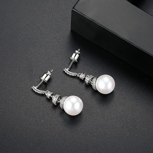 LUOTEEMI - Pendientes <span class=keywords><strong>de</strong></span> Novia con Perlas Redondas Blancas Simuladas y Circonitas Cúbicas, Estilo Étnico Vintage, Tono Plateado, para Mujer - Product Image 6