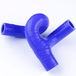 Manguera de ventilación de cubierta de leva de silicona adecuada para motor AUDI S3/TT y SEAT LEON <span class=keywords><strong>CUPRA</strong></span> R 210 BHP 1 pieza (pieza n. ° 06A 103 221 N) - Product Image 1