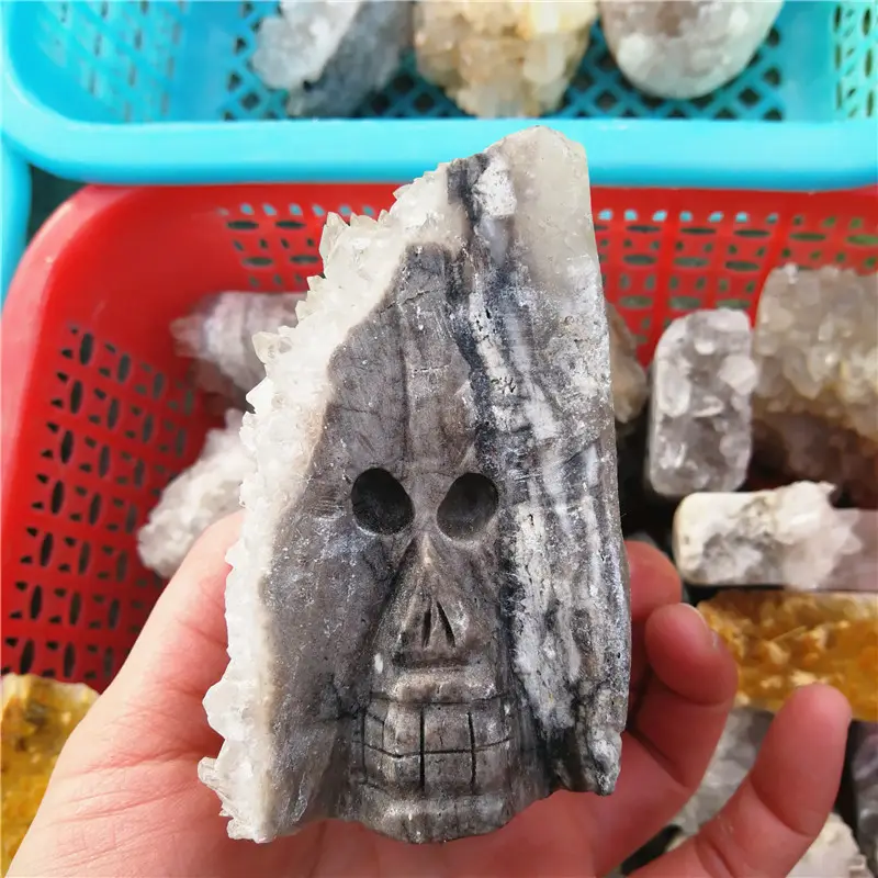 Оптовая продажа, натуральный камень хризантемы, кластер черепа, шероховатый ручной резной кристалл, череп из натурального кварца для украшения