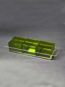 Plateau de rangement en plastique transparent rouge pour collations - Product Image 2