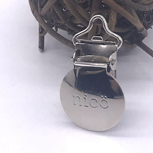 לוגו מותאם אישית מתכת מוצץ קליפ מחזיק 22mm קוטר - Product Image 6