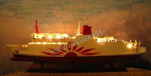 Modelo de Barco de Madera con Luces de Girasol - Juguete Artesanal para Niños de 5 a 7 Años Hecho en Vietnam - Product Image 3