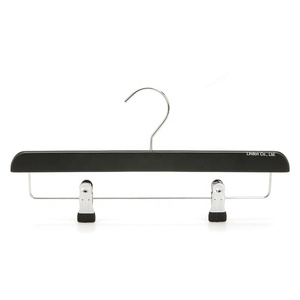 LINDON <span class=keywords><strong>Lipu</strong></span> Cintres en bois noir haut de gamme avec logo personnalisé pour vêtements et costumes - Product Image 2