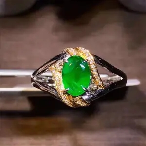 Perhiasan Batu Permata Buatan Tangan Modis, Cincin Emas 18K 0,6ct Hijau Zamrud untuk Wanita