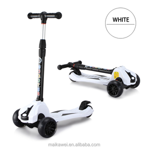 Scooter extérieur pliable de haute qualité à 3 roues clignotantes en PU avec barre en T en aluminium pour les enfants de 3 à 12 ans - Product Image 4
