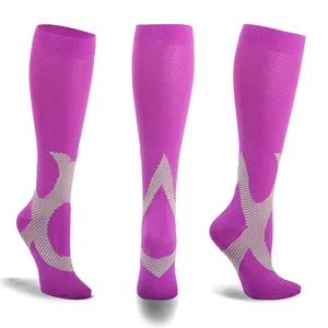 Personalizado MOQ bajo calcetines púrpura para el deporte de la rodilla de las chicas de vestido Calcetines