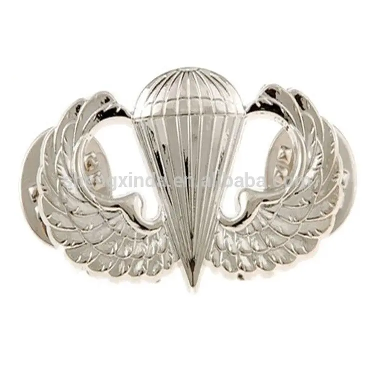 ชุบHighend Wingsออกแบบเข็มกลัดClasp Lapel Pinsตราขายส่งโลหะที่กําหนดเองSilver Crossโลหะผสมสังกะสียุโรปศิลปะพื้นบ้านCN; GUA