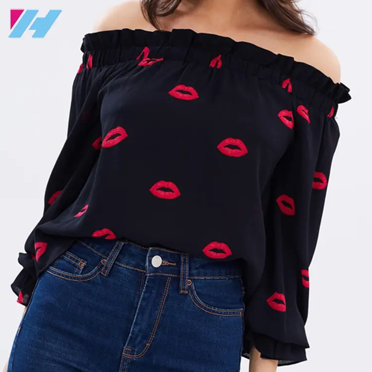 YIHAO नवीनतम डिजाइन परिपक्व महिलाओं मुद्रित लंबी आस्तीन के बाहर कंधे काले शिफॉन महिलाओं लाल होंठ के साथ सबसे ऊपर है और ब्लाउज